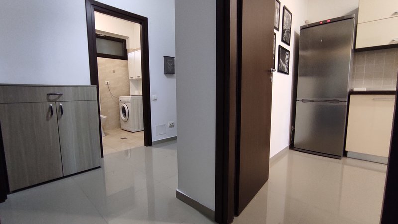 Rosu, Crinului, Vasile Sebe,