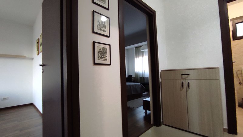 Rosu, Crinului, Vasile Sebe,