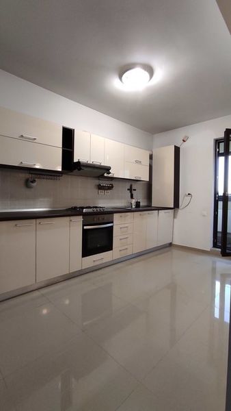 Rosu, Crinului, Vasile Sebe,